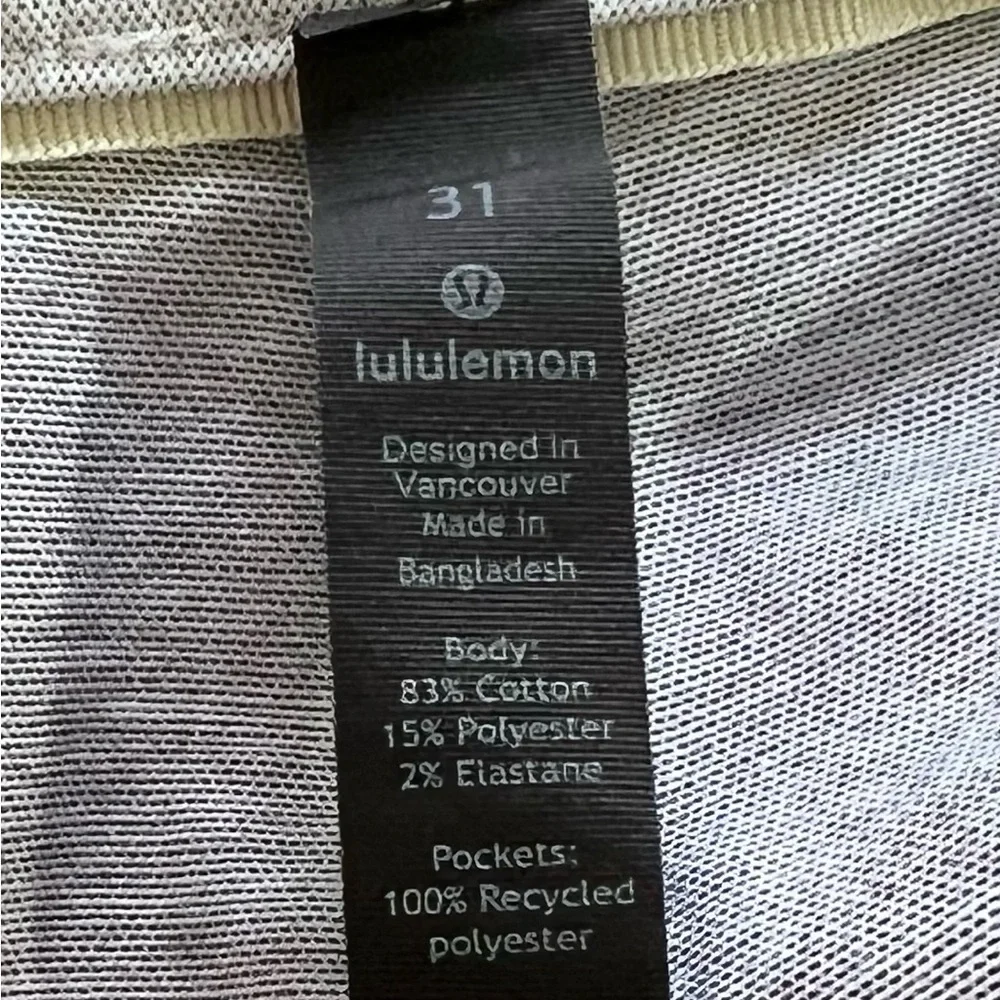 Lululemon qwick oxford Gray Flat Front‎ Shorts 31